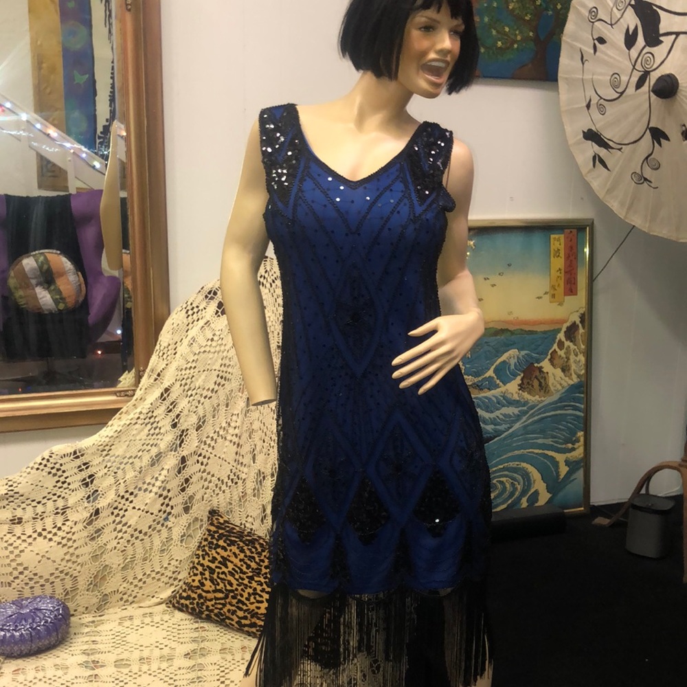 PRETTY GUIDE BLACK LACE OVER BLUE SLIP FLAPPER MED